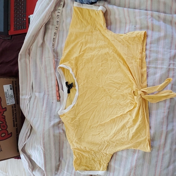 Forever 21 Tops - Forever 21 crop top